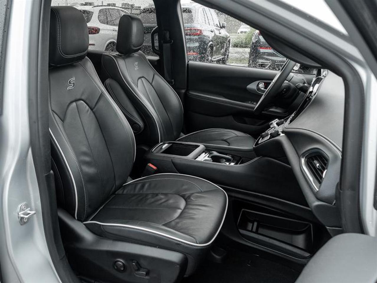 2026 Chrysler Pacifica Limited Front-Wheel Drive Passenger Van Photo