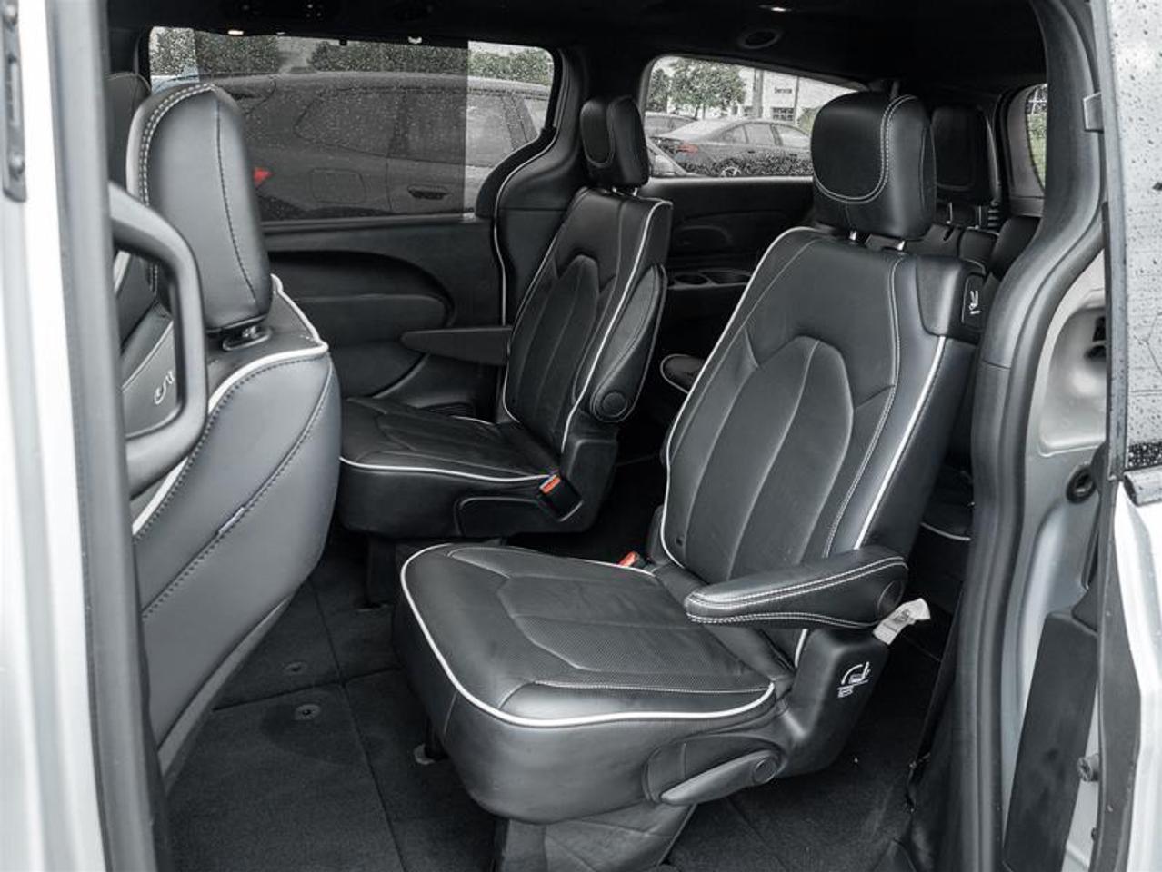 2026 Chrysler Pacifica Limited Front-Wheel Drive Passenger Van Photo