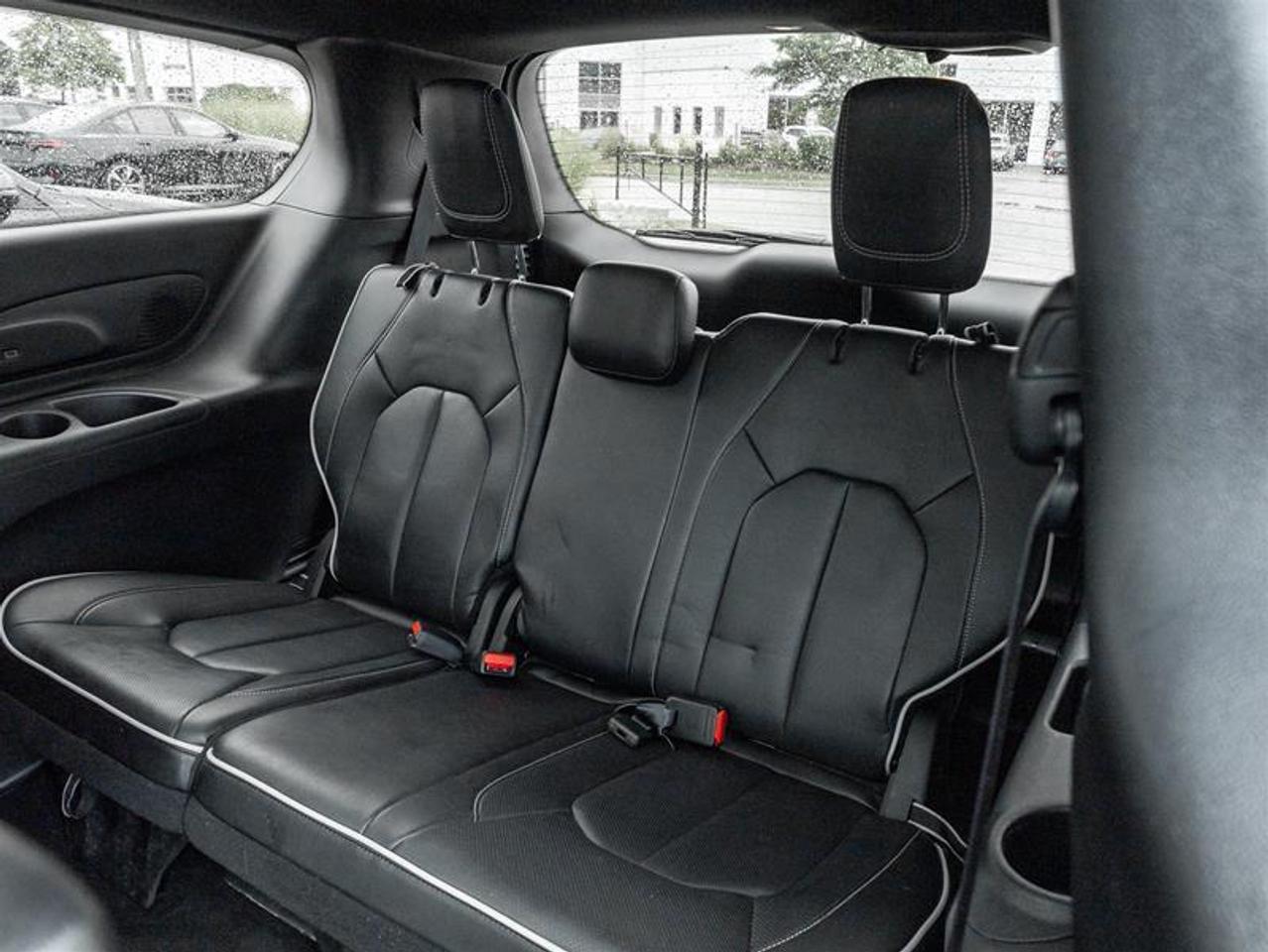 2026 Chrysler Pacifica Limited Front-Wheel Drive Passenger Van Photo