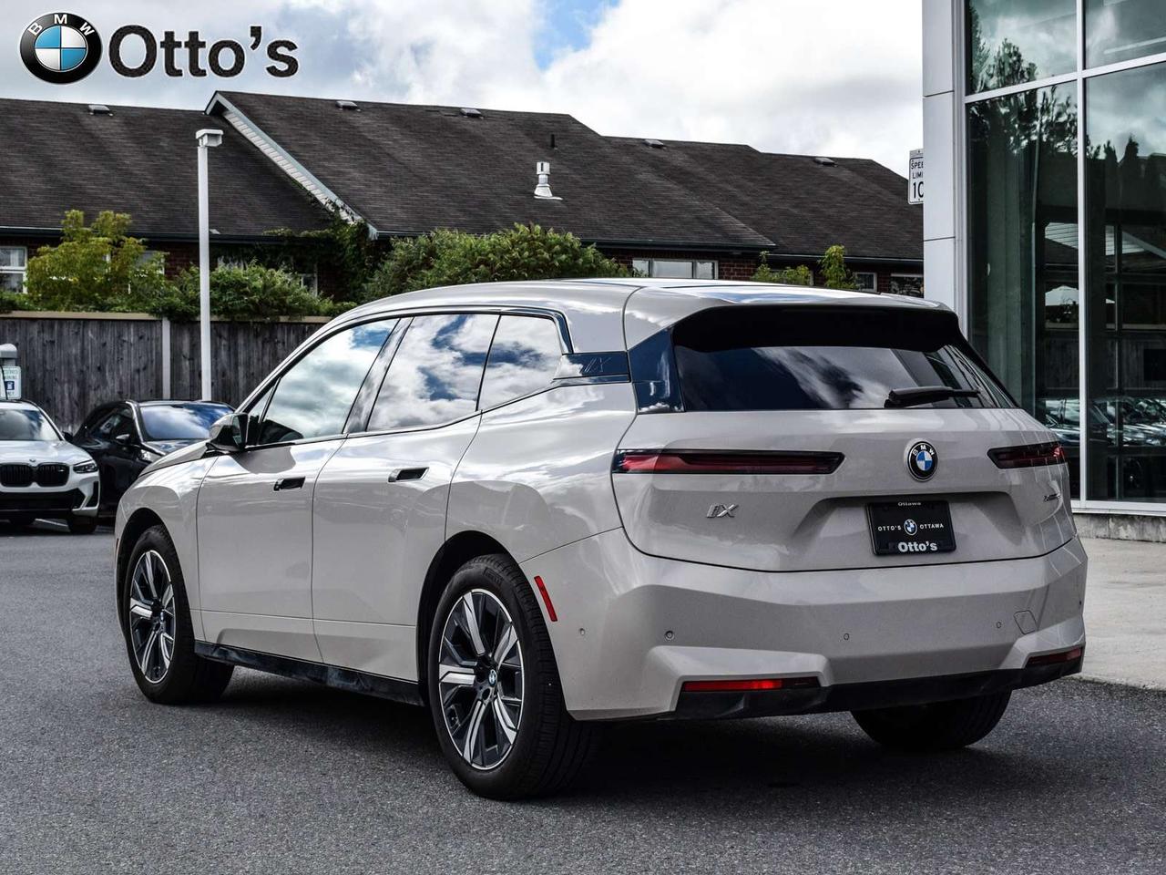 2026 BMW iX xDrive45 Photo4