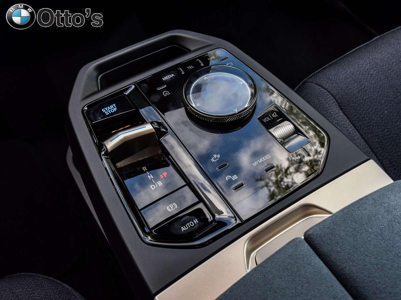 2026 BMW iX xDrive45 Photo