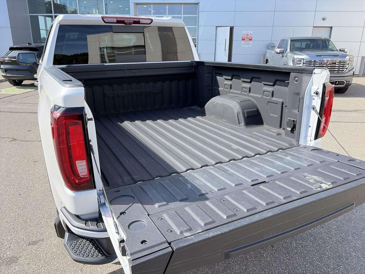 2024 GMC Sierra 1500 Crew Cab Short Box 4-Wheel Drive Denali 6.2L V8 Photo