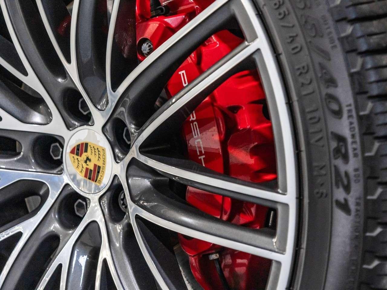 2025 Porsche Macan S AWD Photo4