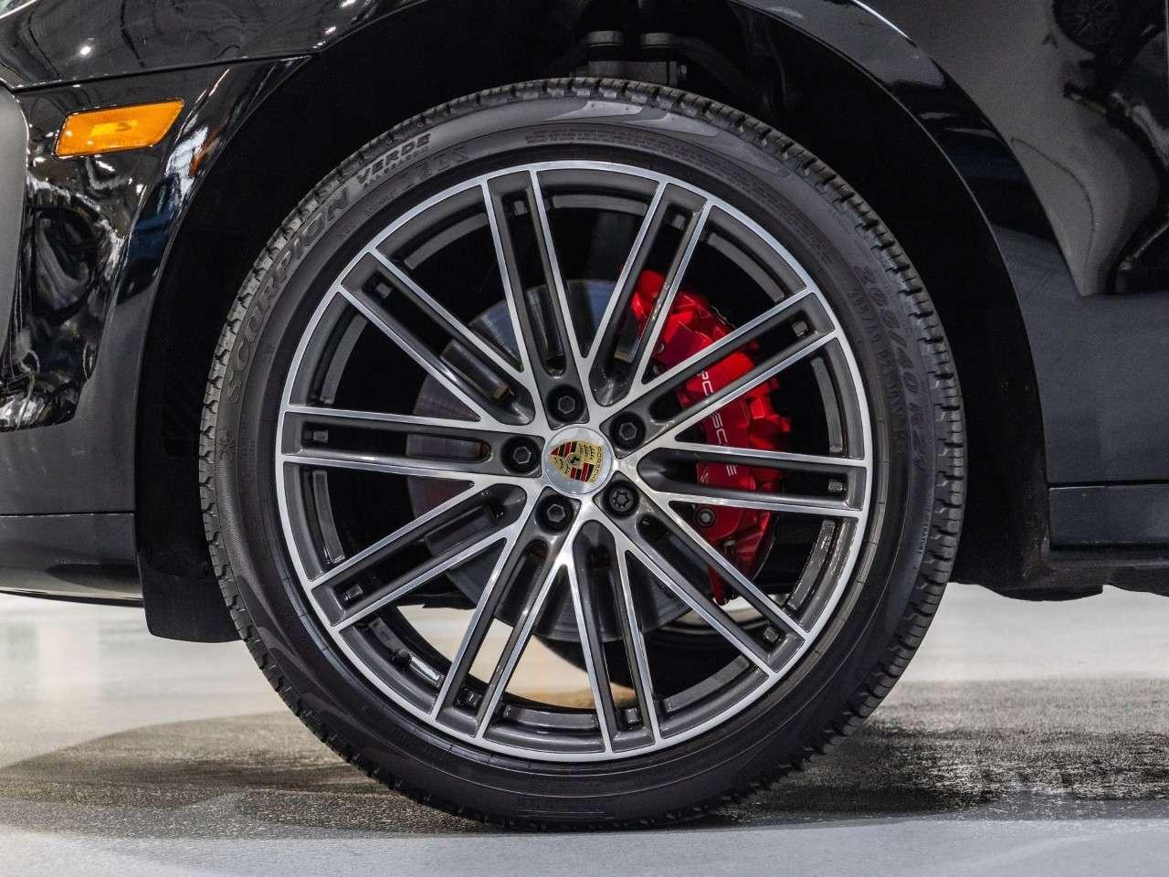 2025 Porsche Macan S AWD Photo3