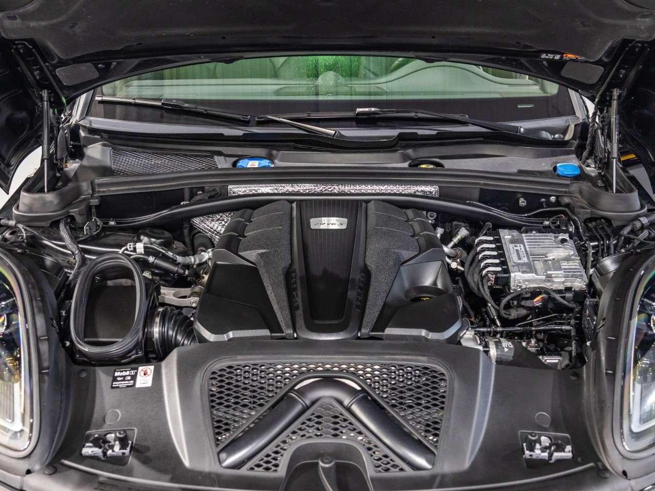 2025 Porsche Macan S AWD Photo