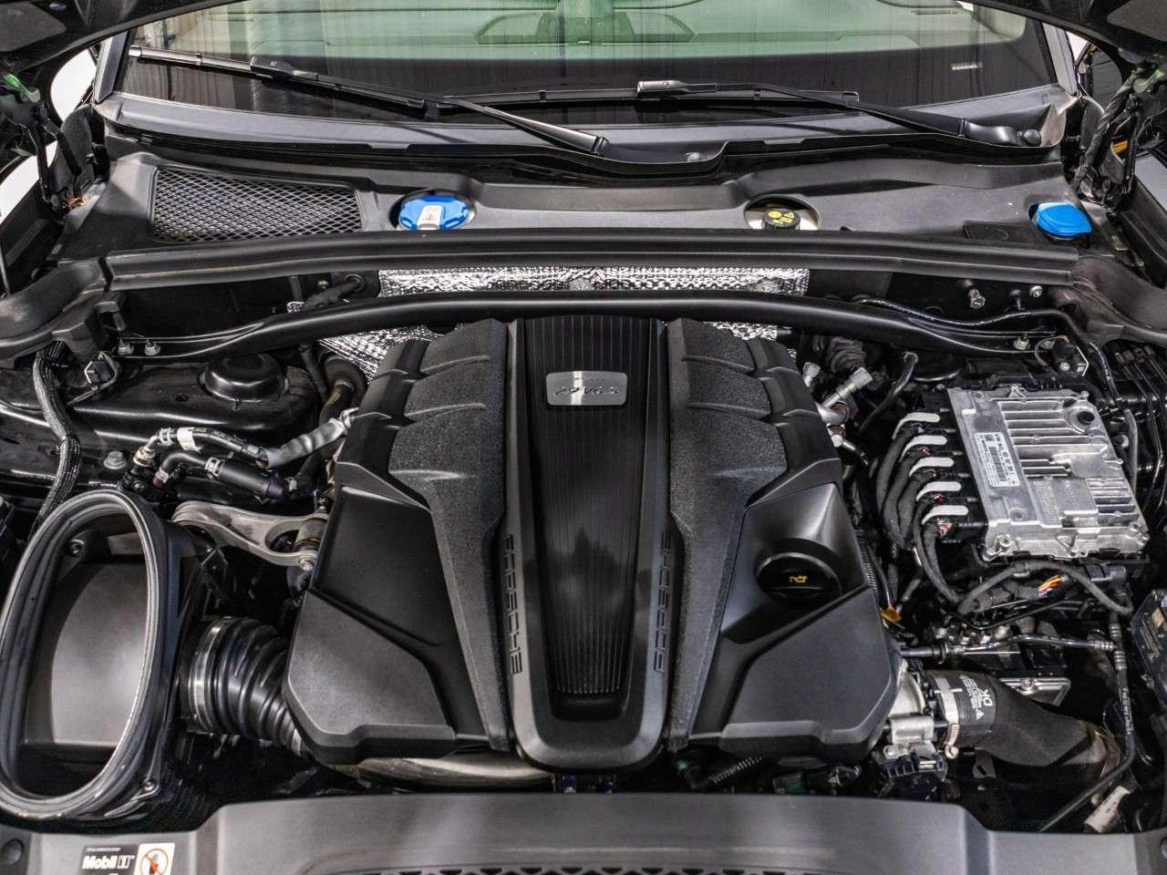 2025 Porsche Macan S AWD Photo
