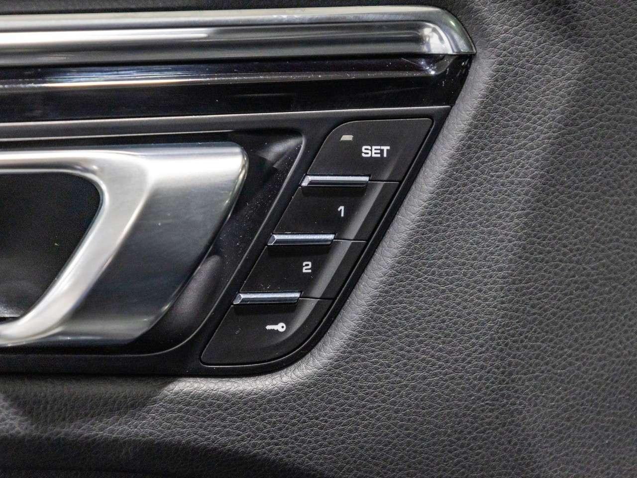 2025 Porsche Macan S AWD Photo