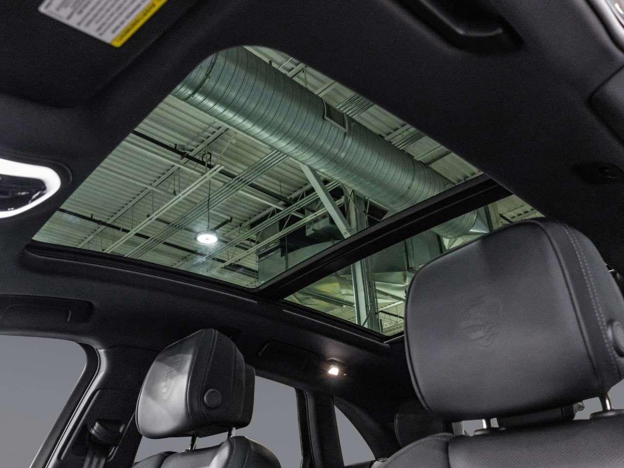 2025 Porsche Macan S AWD Photo