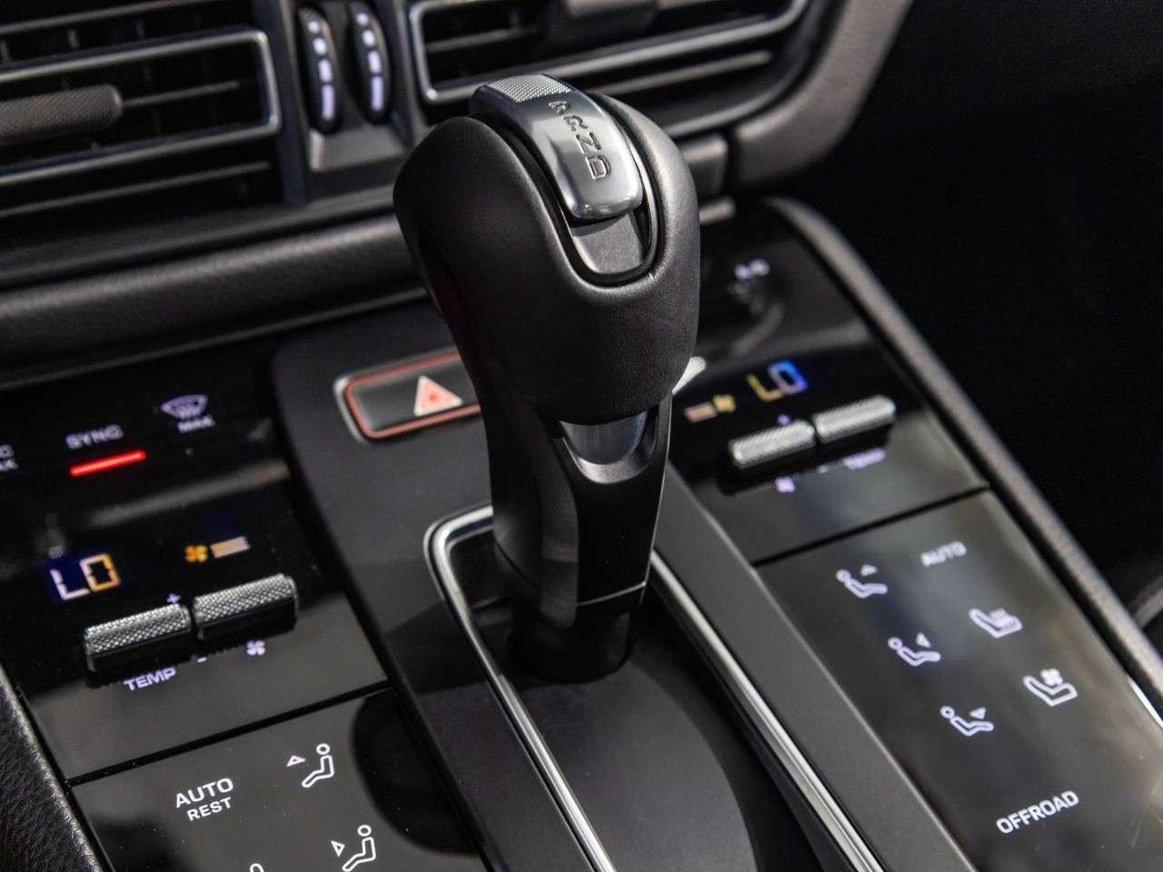 2025 Porsche Macan S AWD Photo