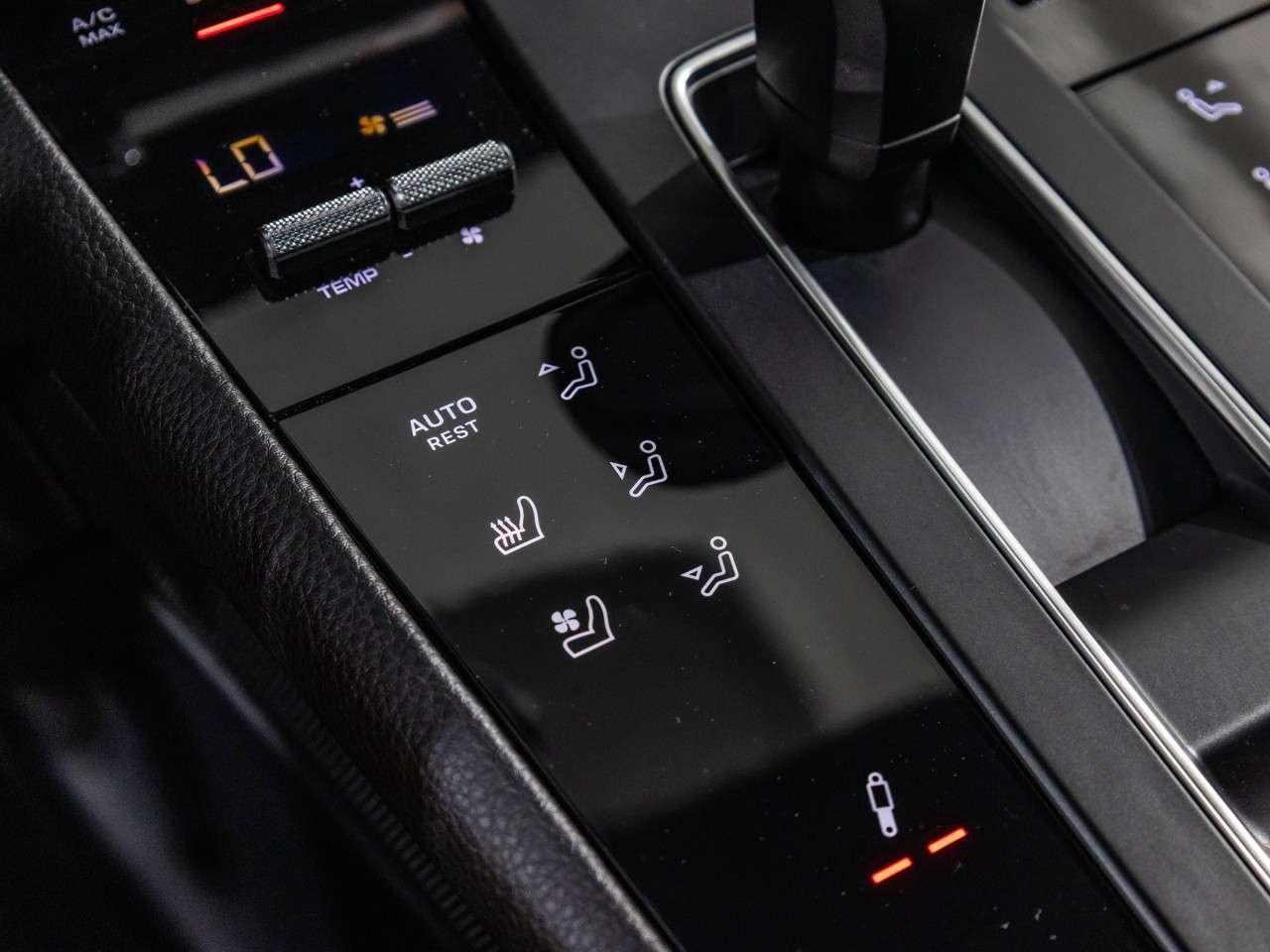 2025 Porsche Macan S AWD Photo