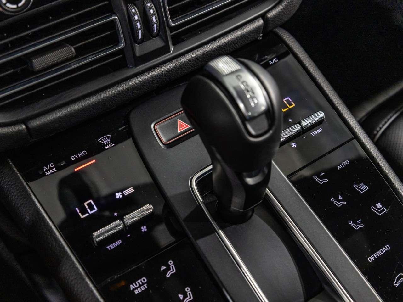 2025 Porsche Macan S AWD Photo