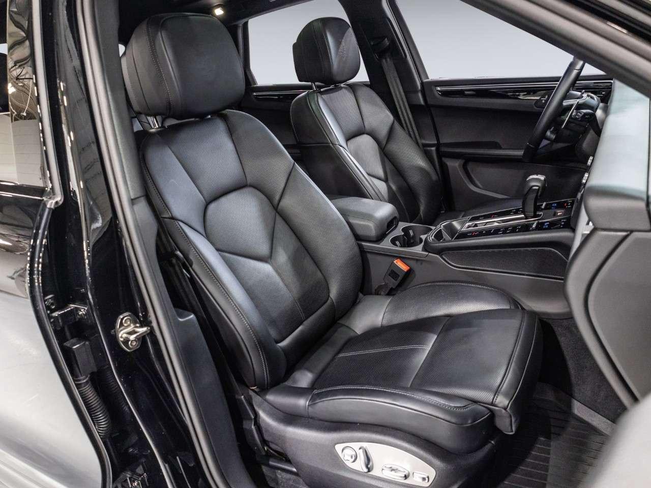 2025 Porsche Macan S AWD Photo