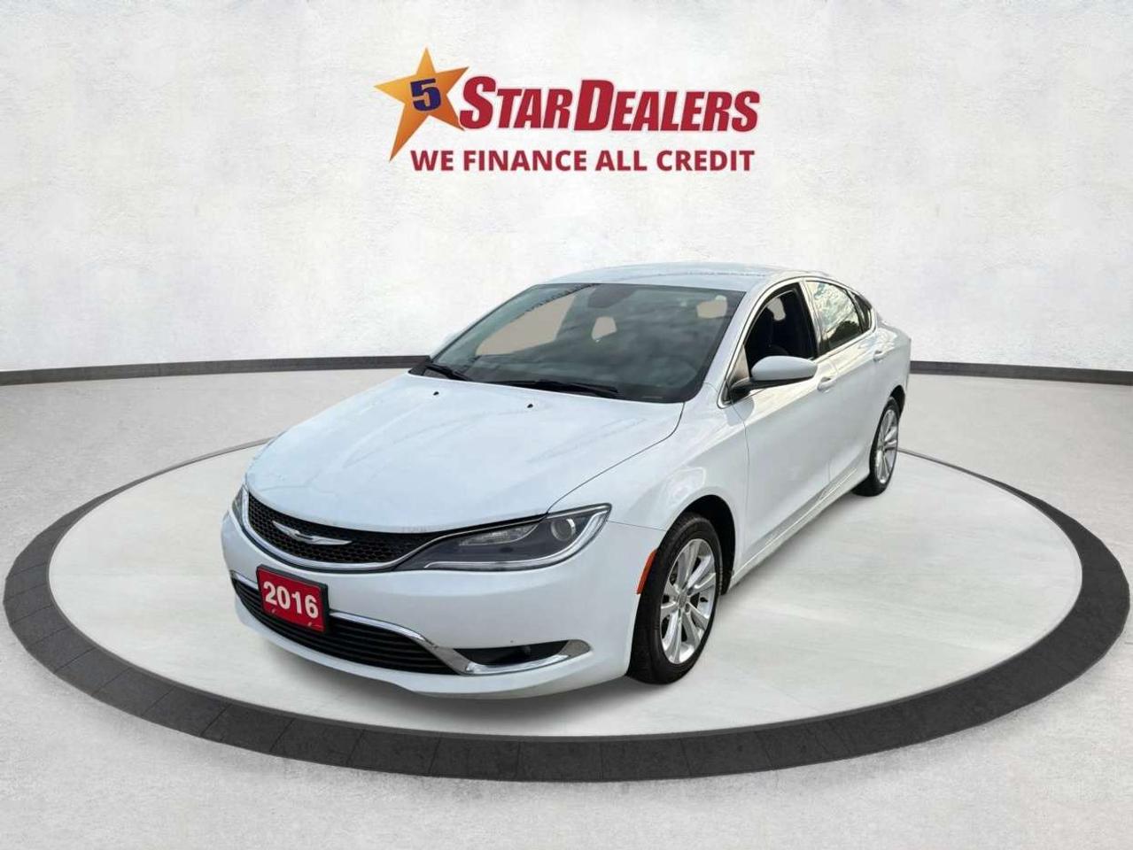 2016 Chrysler 200 Limited NAV LEATHER/HEATED SEATS FINANCE READY! Photo