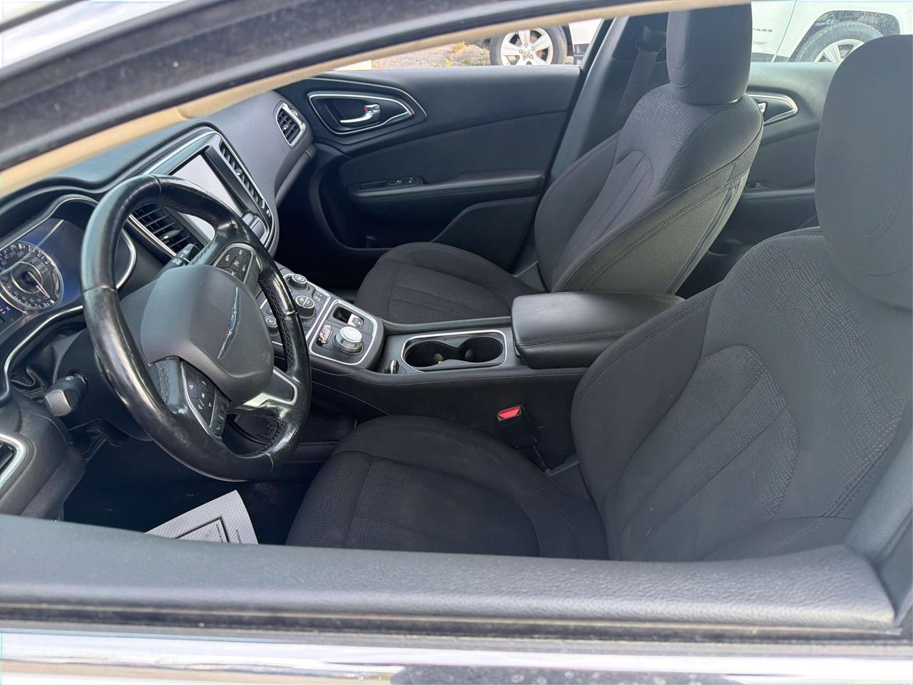 2016 Chrysler 200 Limited NAV LEATHER/HEATED SEATS FINANCE READY! Photo