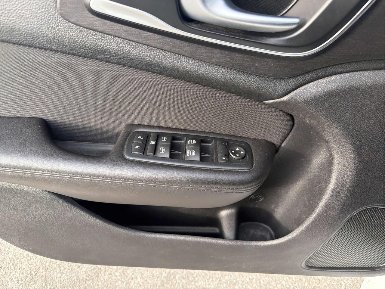 2016 Chrysler 200 Limited NAV LEATHER/HEATED SEATS FINANCE READY! Photo