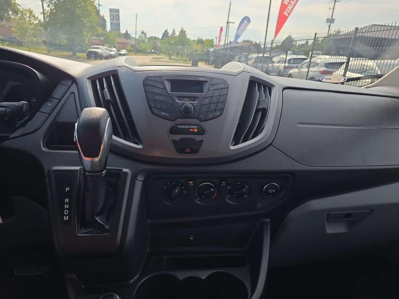 2019 Ford Transit T-250 148 Low Rf 9000 GVWR Swing-Out RH Dr * VERY LOW KM / CAMERA Photo