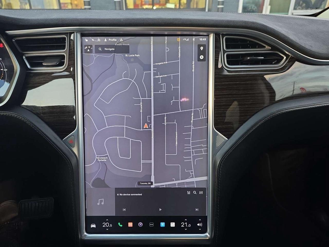 2016 Tesla Model X 90D AWD * 6 PASSENGERS / AUTO PILOT / DRIVER ASSIST / COOLED SEATS Photo