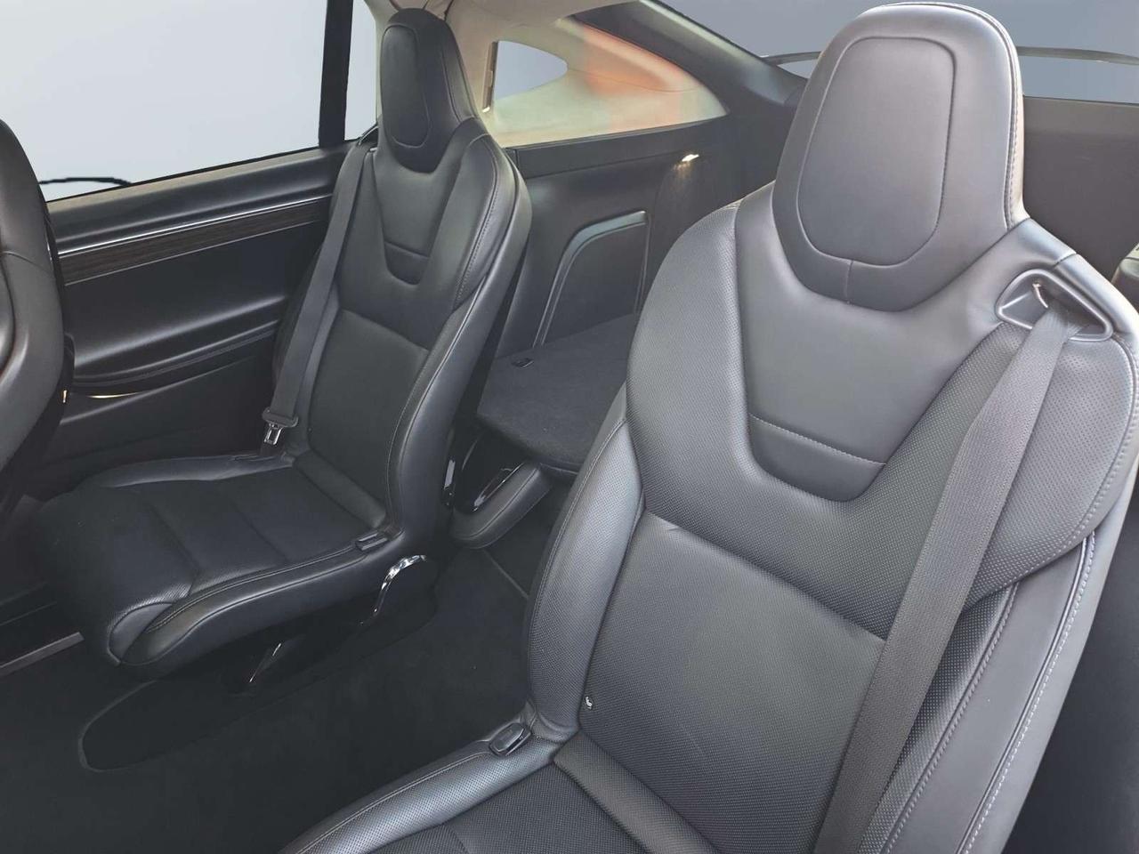 2016 Tesla Model X 90D AWD * 6 PASSENGERS / AUTO PILOT / DRIVER ASSIST / COOLED SEATS Photo