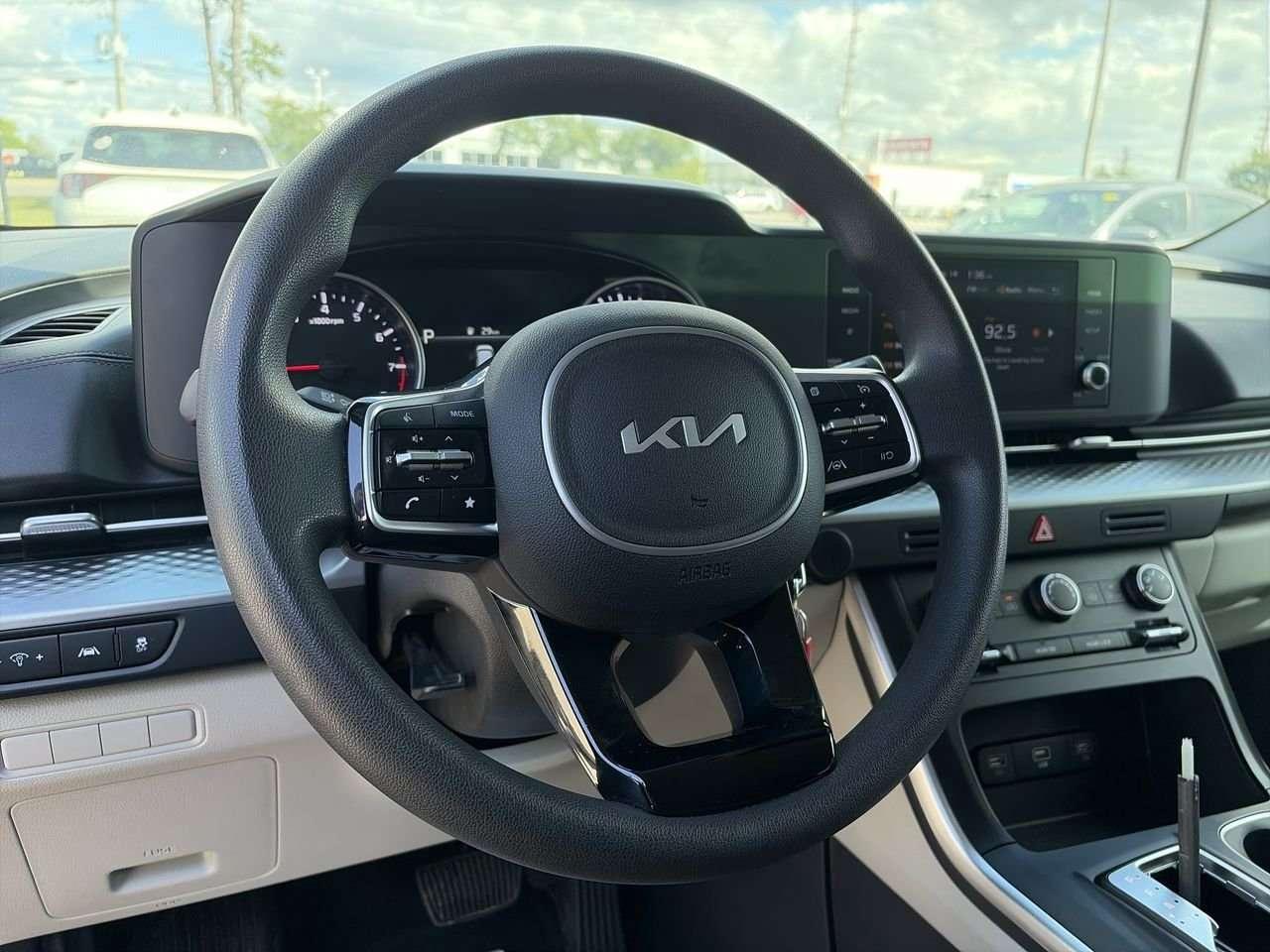 2023 Kia Carnival LX CPO AVAILABLE   NO ACCIDENTS   REARVIEW CAM   ELECTRONIC PARKING BRAKE   REMOVABLE 2ND ROW SEATS Photo