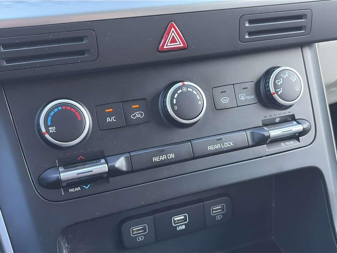 2023 Kia Carnival LX CPO AVAILABLE   NO ACCIDENTS   REARVIEW CAM   ELECTRONIC PARKING BRAKE   REMOVABLE 2ND ROW SEATS Photo