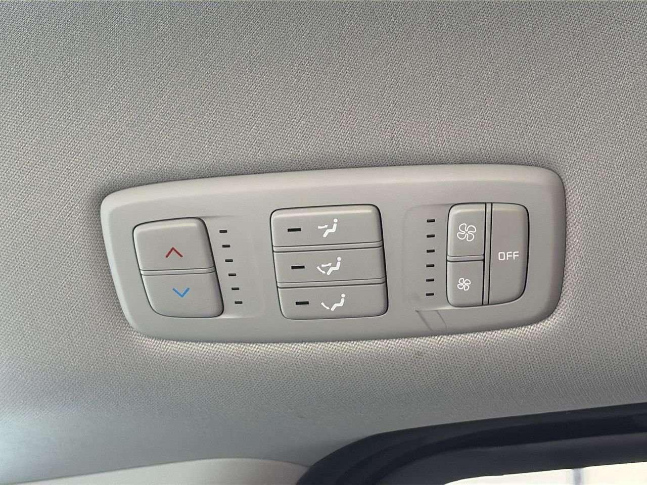 2023 Kia Carnival LX CPO AVAILABLE   NO ACCIDENTS   REARVIEW CAM   ELECTRONIC PARKING BRAKE   REMOVABLE 2ND ROW SEATS Photo