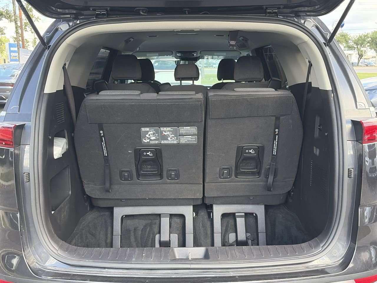 2023 Kia Carnival LX CPO AVAILABLE   NO ACCIDENTS   REARVIEW CAM   ELECTRONIC PARKING BRAKE   REMOVABLE 2ND ROW SEATS Photo