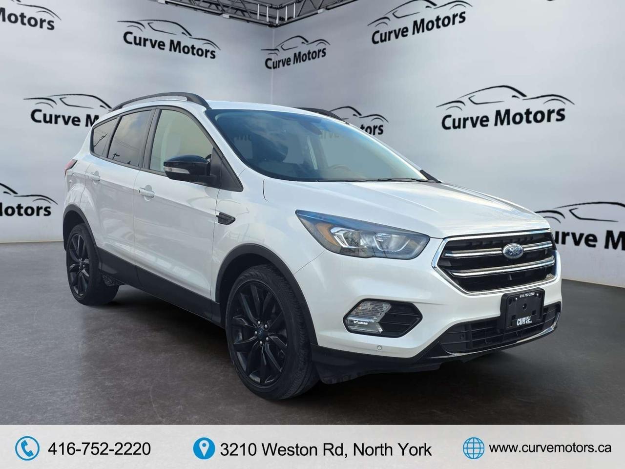 2019 Ford Escape Titanium 4WD * VERY LOW KM / PANORAMIC ROOF / XENON LIGHTS / CARPLAY Photo