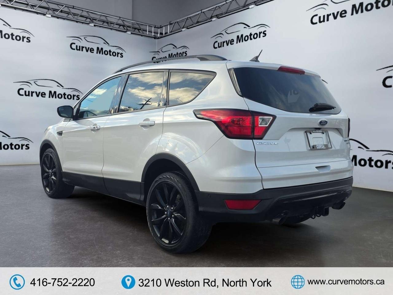 2019 Ford Escape Titanium 4WD * VERY LOW KM / PANORAMIC ROOF / XENON LIGHTS / CARPLAY Photo