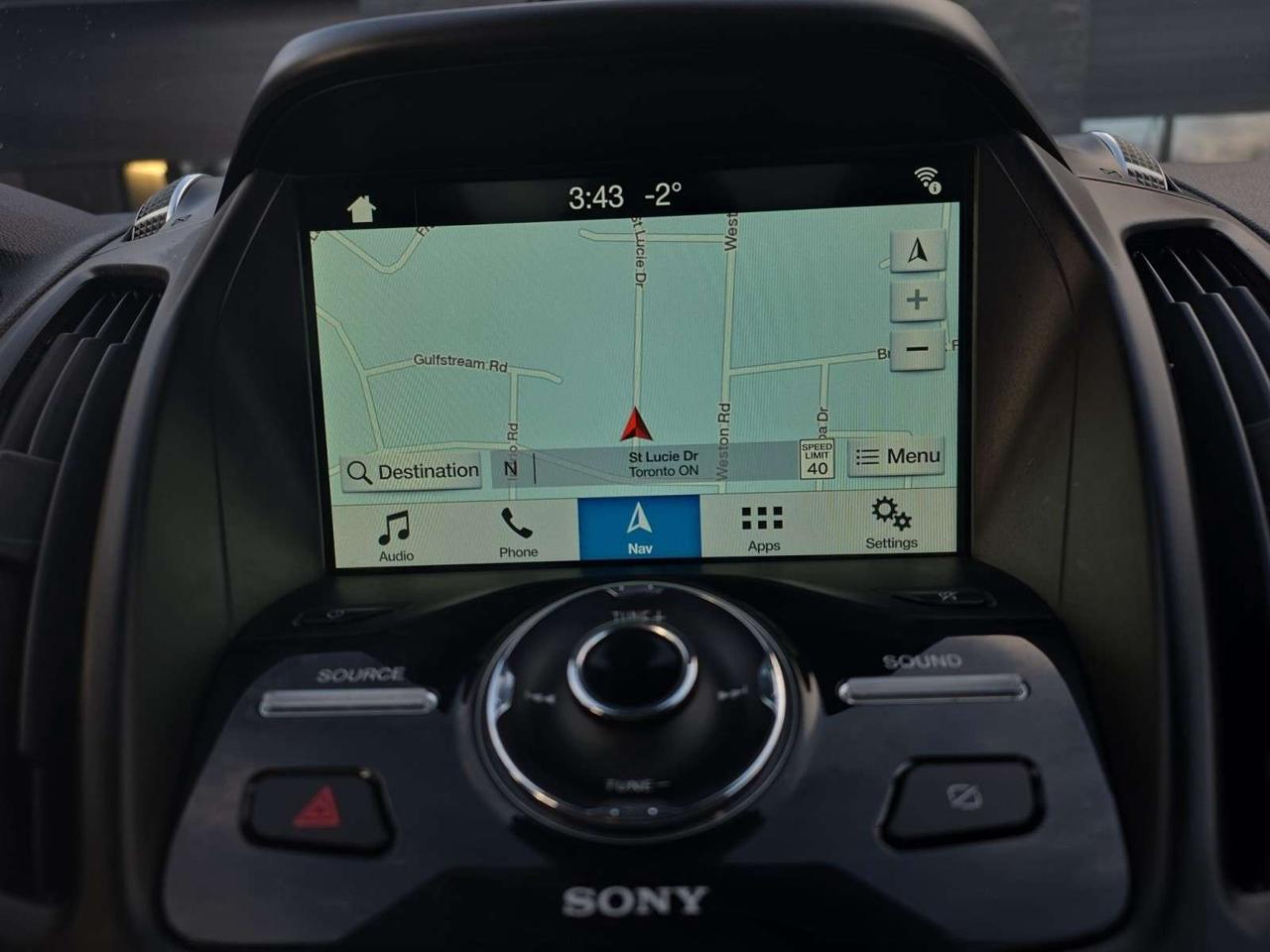 2019 Ford Escape Titanium 4WD * VERY LOW KM / PANORAMIC ROOF / XENON LIGHTS / CARPLAY Photo