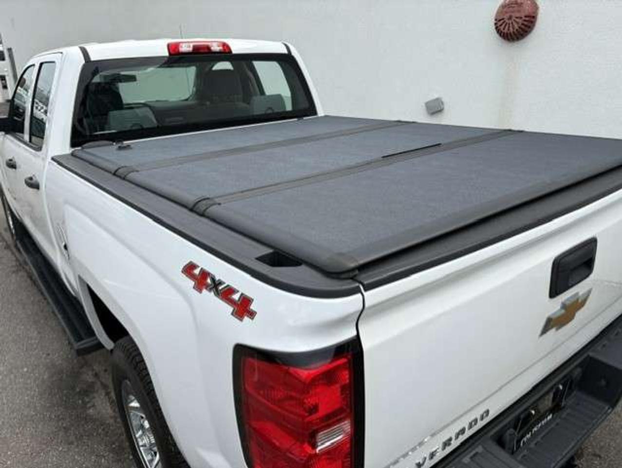 2018 Chevrolet Silverado 1500 4X4 V8 CAMERA-TONNEAU-1 OWNER-NO ACCIDENTS Photo