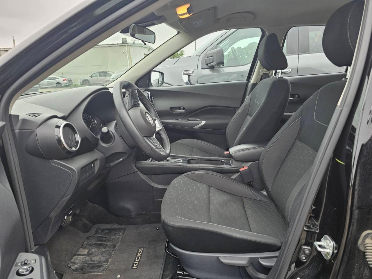 2025 Nissan Kicks Play SV 4dr Front-Wheel Drive Photo2