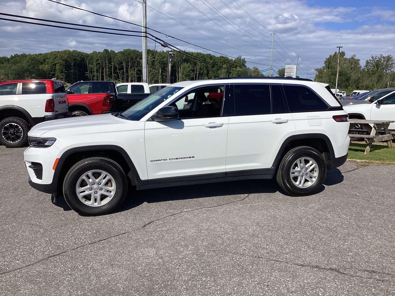 2023 Jeep Grand Cherokee Laredo Photo