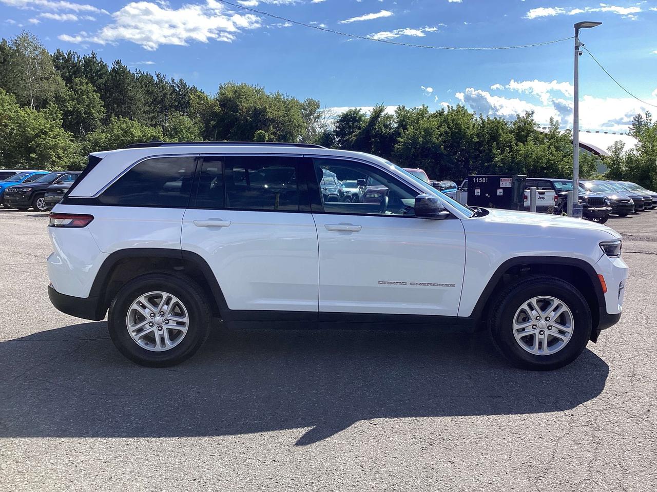 2023 Jeep Grand Cherokee Laredo Photo
