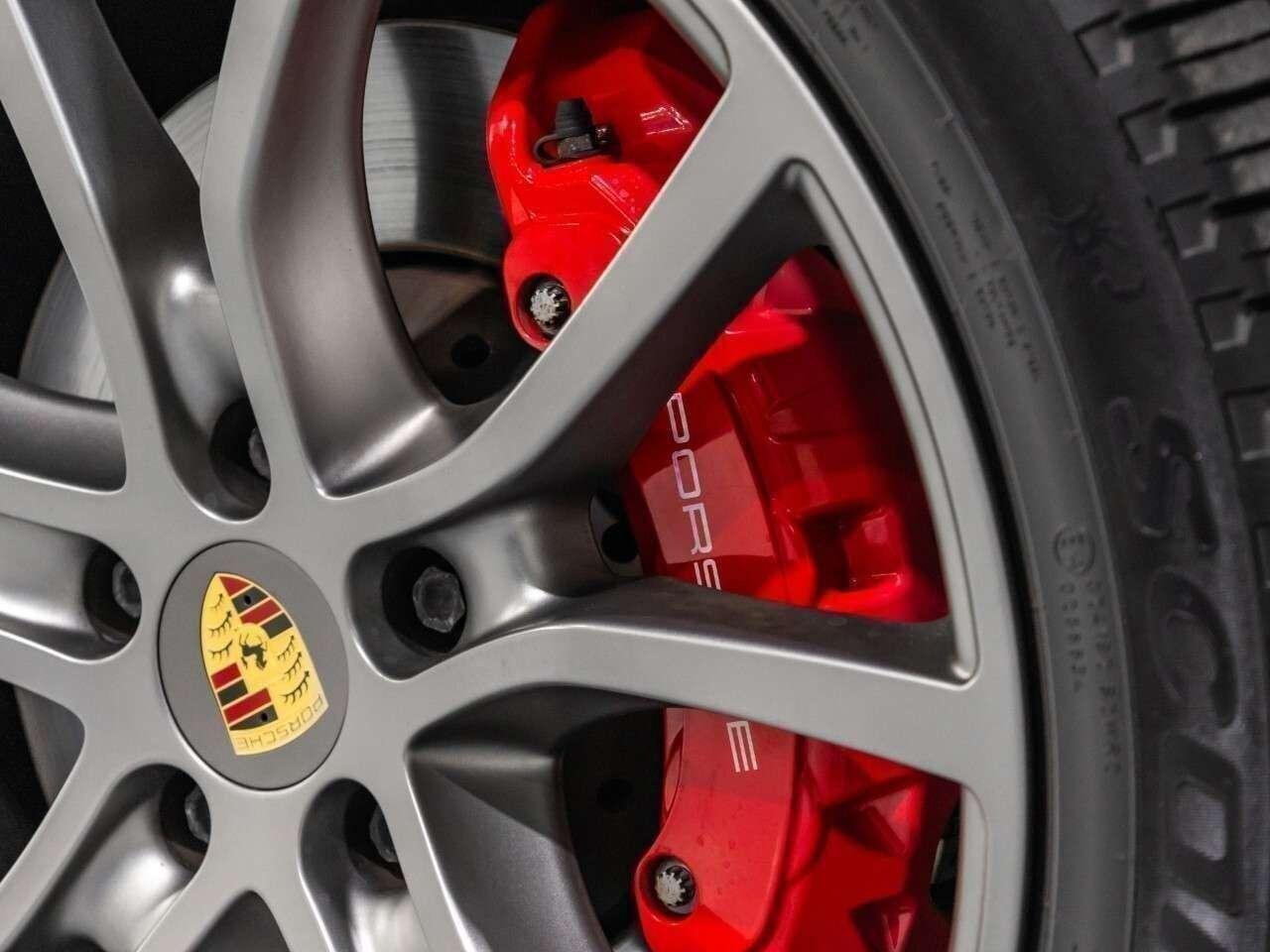 2022 Porsche Cayenne GTS AWD Photo3
