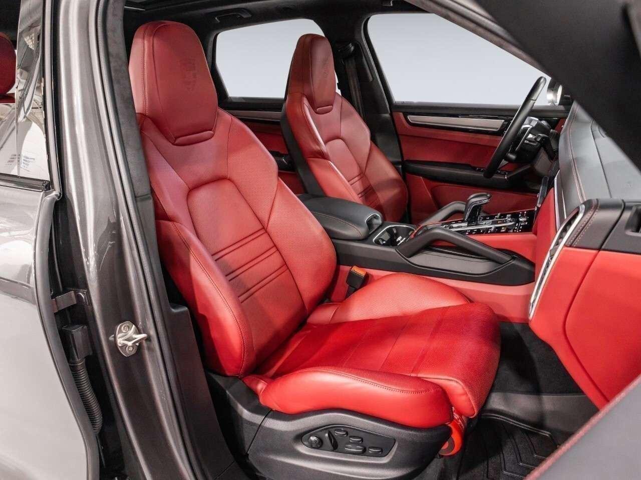 2022 Porsche Cayenne GTS AWD Photo