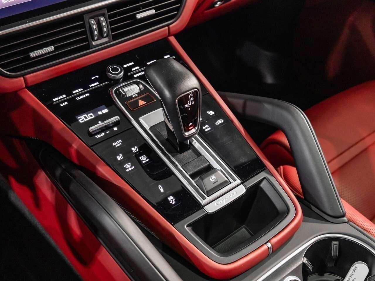 2022 Porsche Cayenne GTS AWD Photo