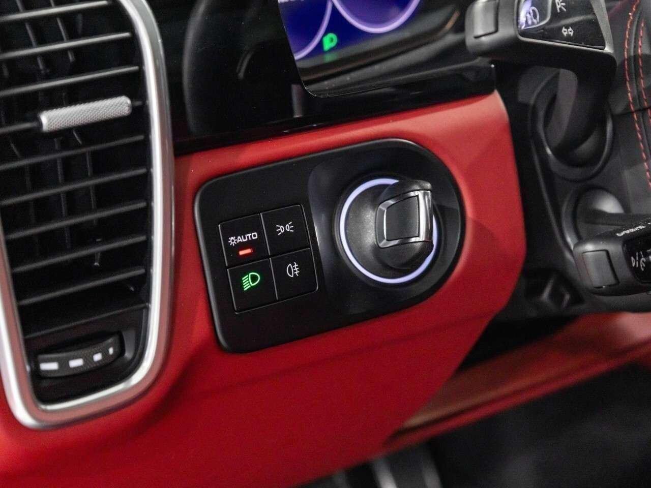 2022 Porsche Cayenne GTS AWD Photo