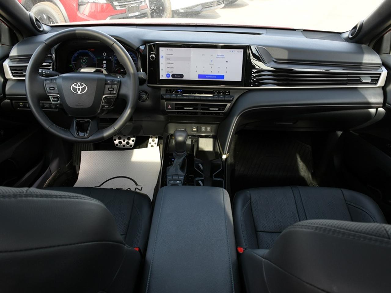 2025 Toyota Camry XSE   Leather   Navi   Roof   Adaptive Cruise   Alloys Photo