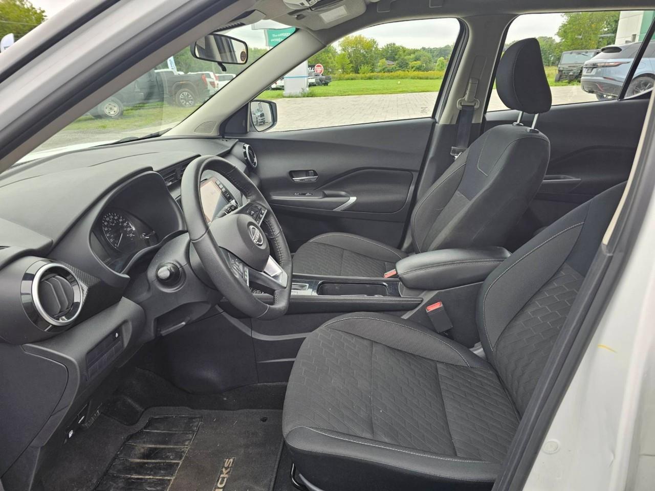 2025 Nissan Kicks Play SV 4dr Front-Wheel Drive Photo2