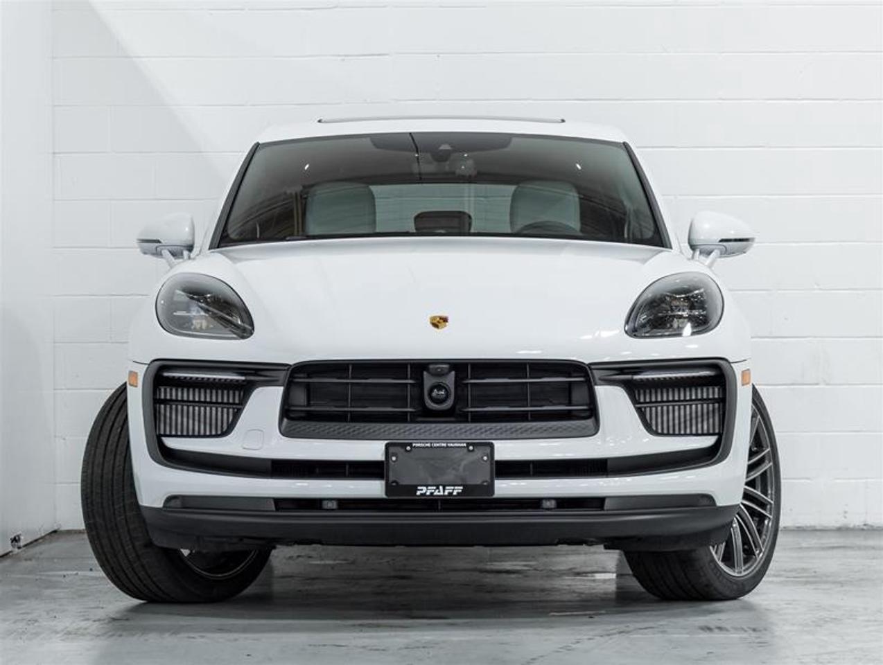 2026 Porsche Macan  Photo