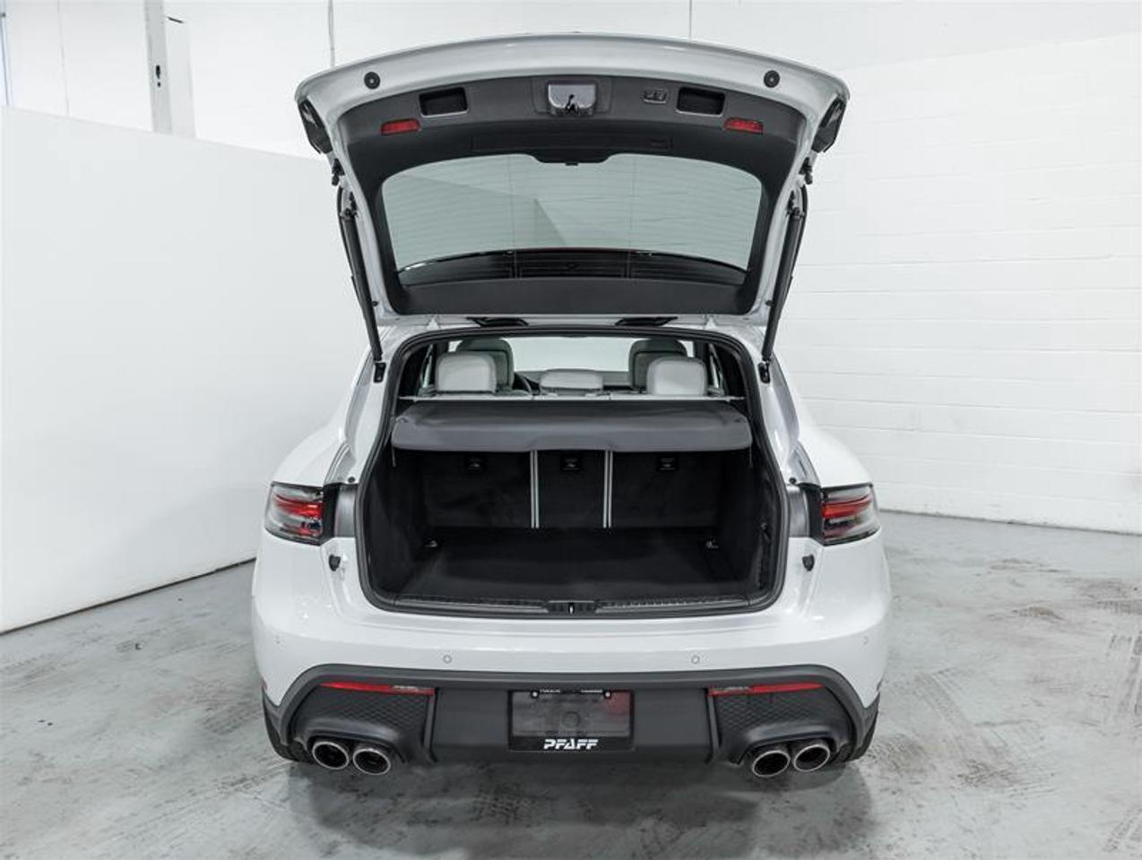 2026 Porsche Macan  Photo