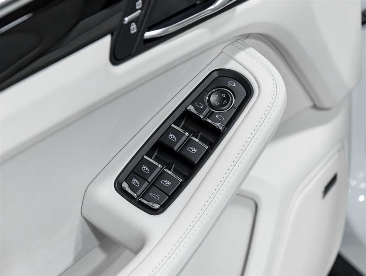 2026 Porsche Macan  Photo