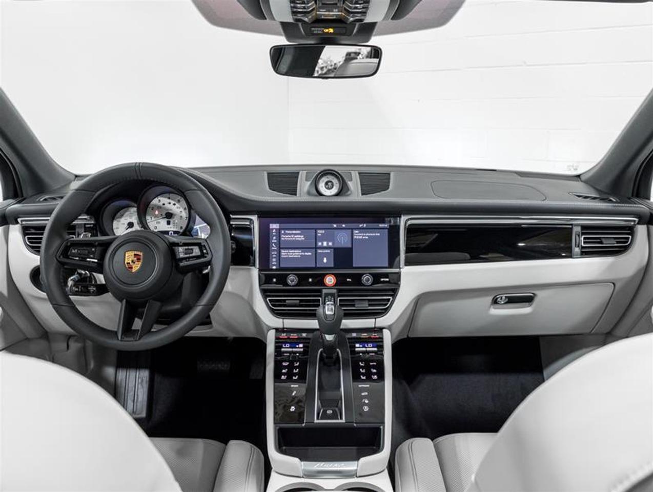 2026 Porsche Macan  Photo