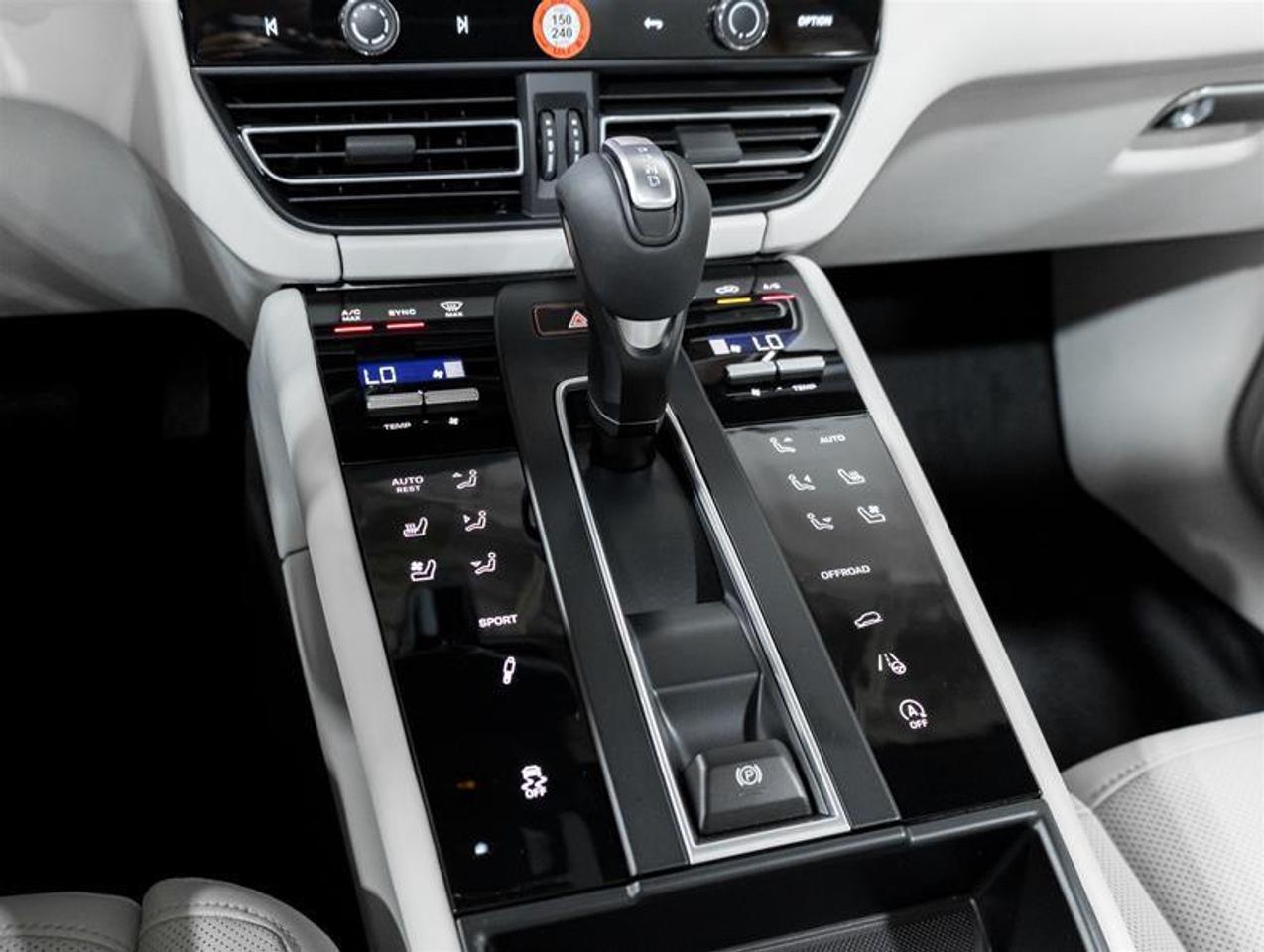 2026 Porsche Macan  Photo