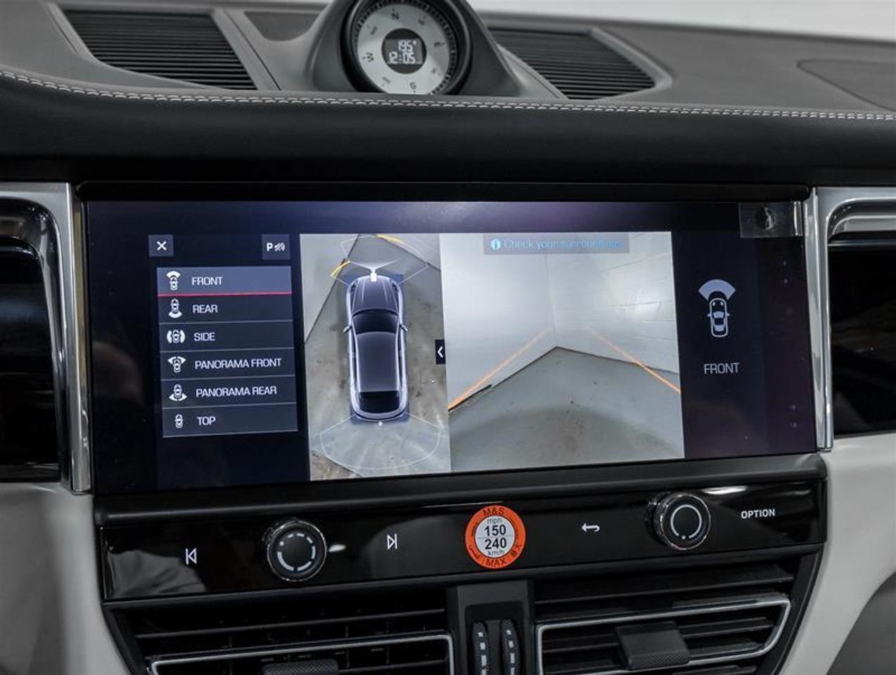 2026 Porsche Macan  Photo