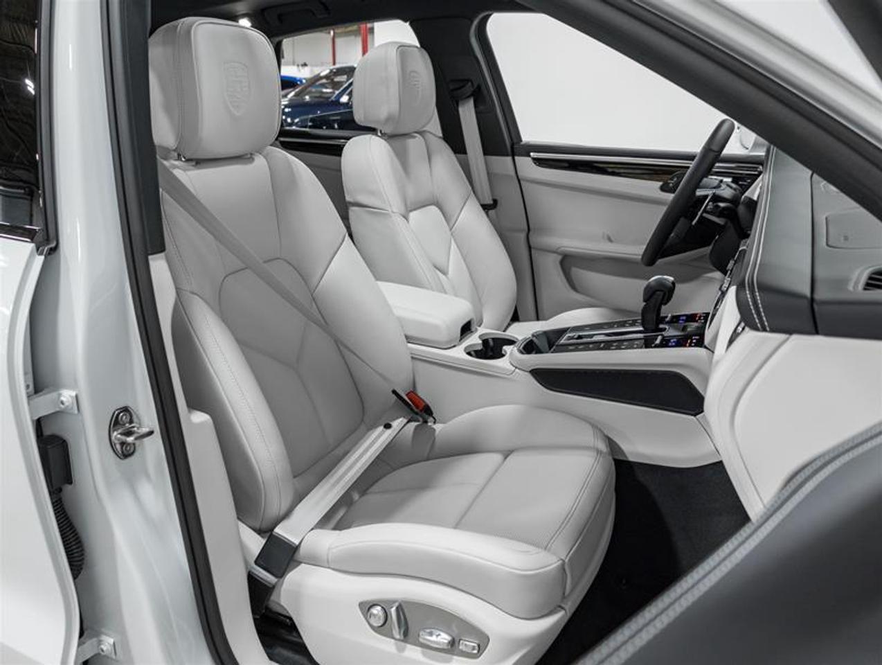 2026 Porsche Macan  Photo