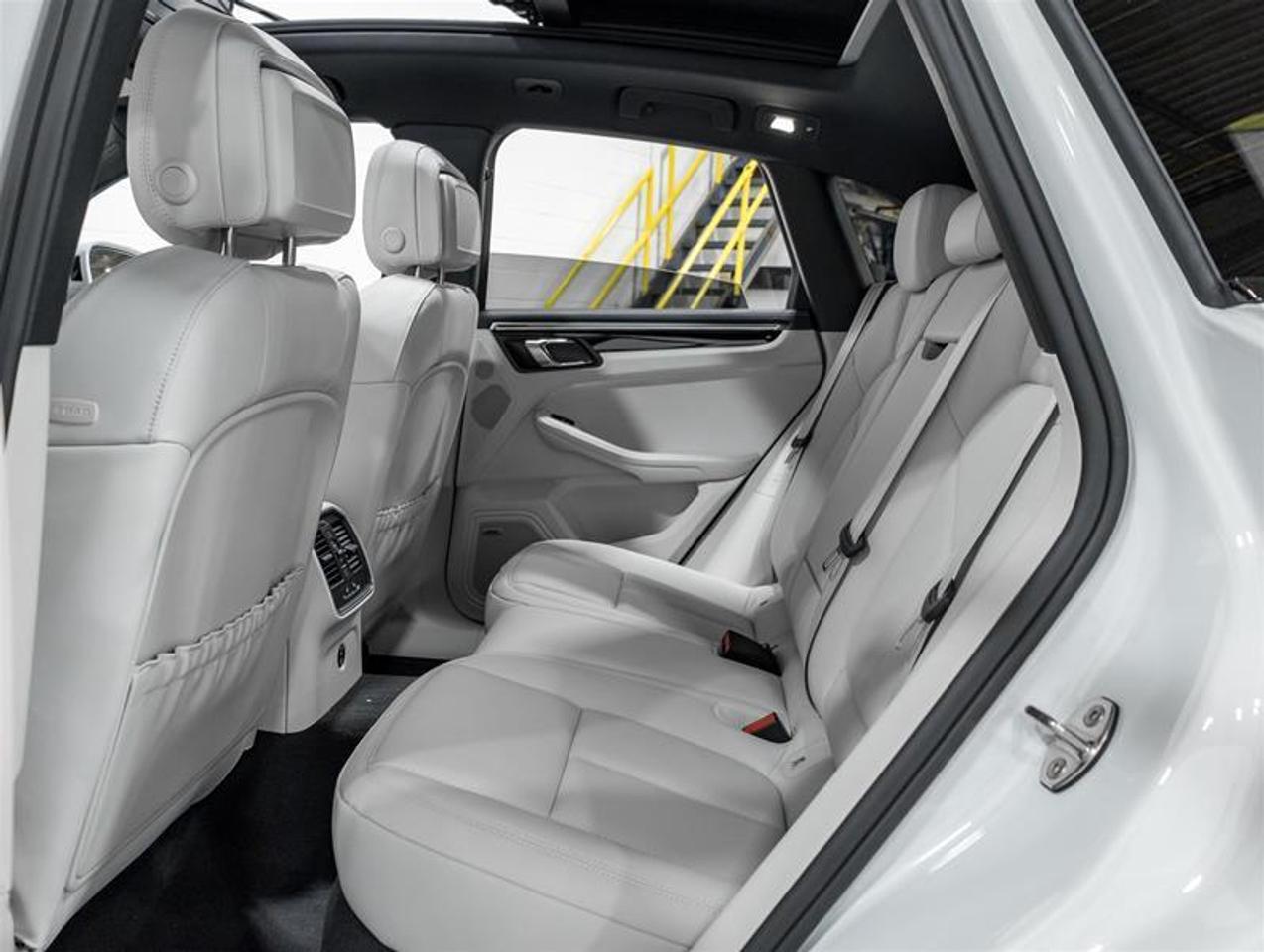 2026 Porsche Macan  Photo