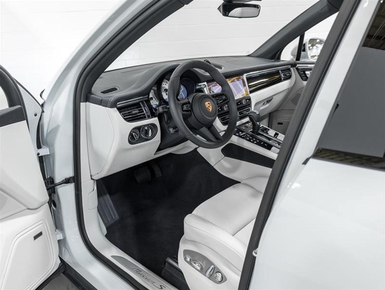 2026 Porsche Macan  Photo
