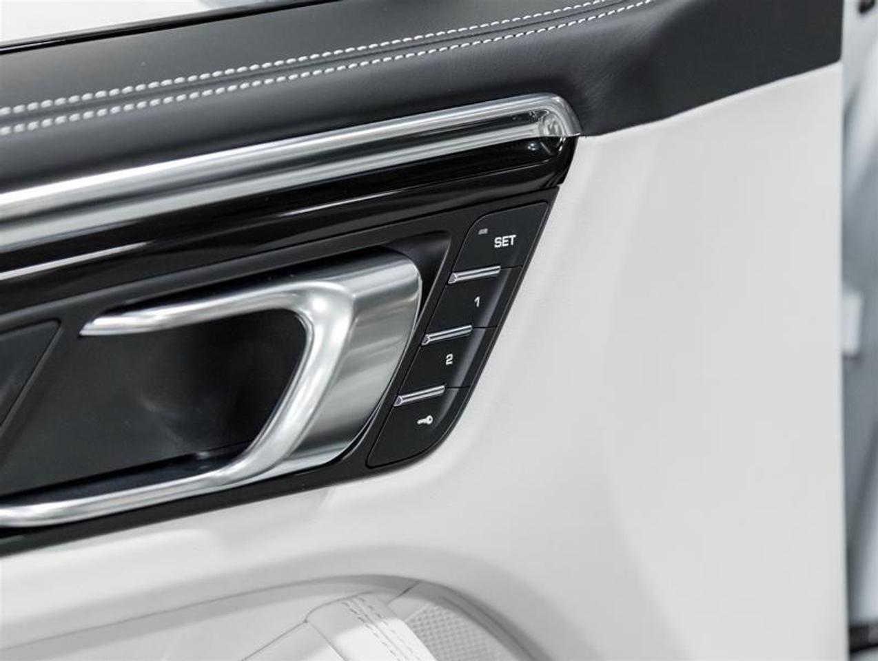2026 Porsche Macan  Photo
