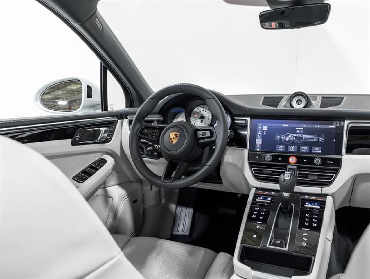 2026 Porsche Macan  Photo